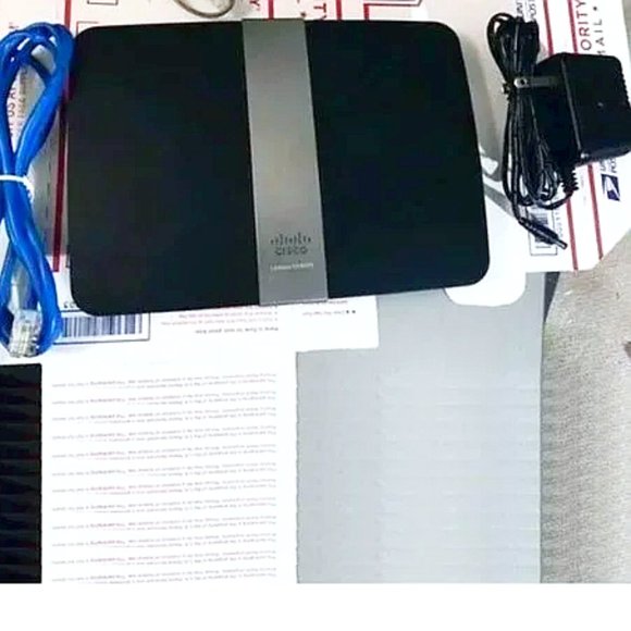 Linksys EA4500 App Enabled N900 Dual-Band Wireless Router with Gigabit and USB - Picture 3 of 3